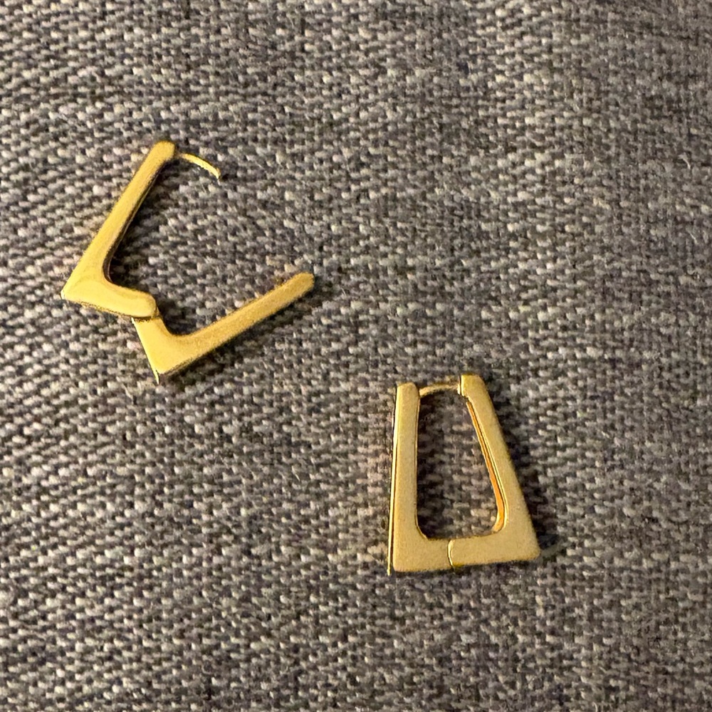Spells of Love ‘Alia’ Yellow Gold Hoops ASO Catherine, Princess of Wales - Picture 9 of 14